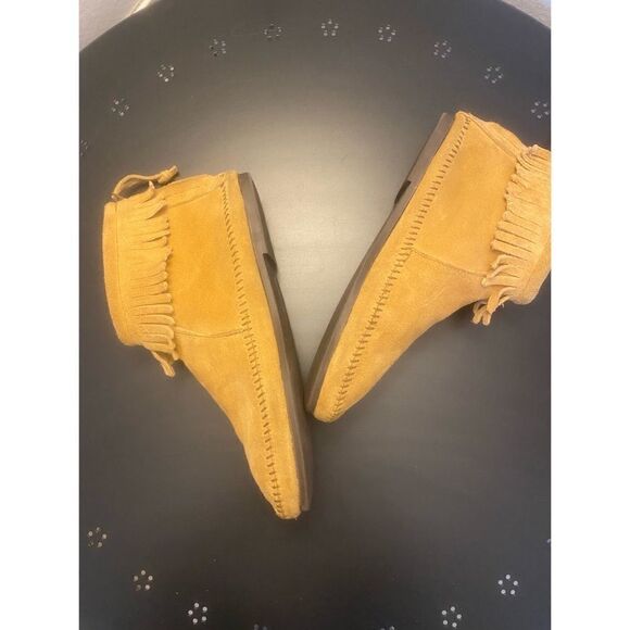 Minnetonka | Back Zip Hardsole Boot | 9.5 - Picture 4 of 7